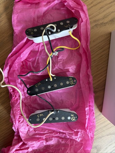 Monty guitars full - guitars,